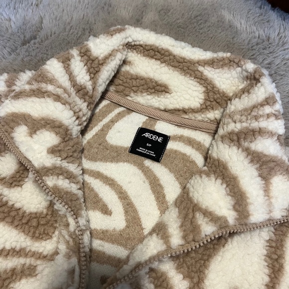 [HOST PICK✨] ARDENE Cozy Sherpa Swirl Latte Print Sweatshirt Women Size S - Picture 5 of 6